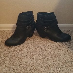 Black small heel buckle boot